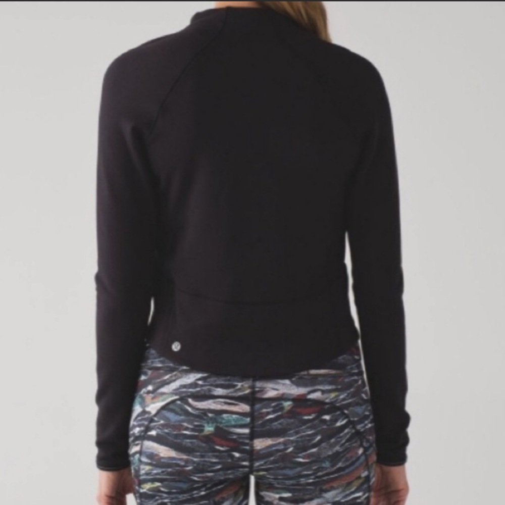 Lululemon (rare) hill and valley mock neck crop - Picture 10 of 12